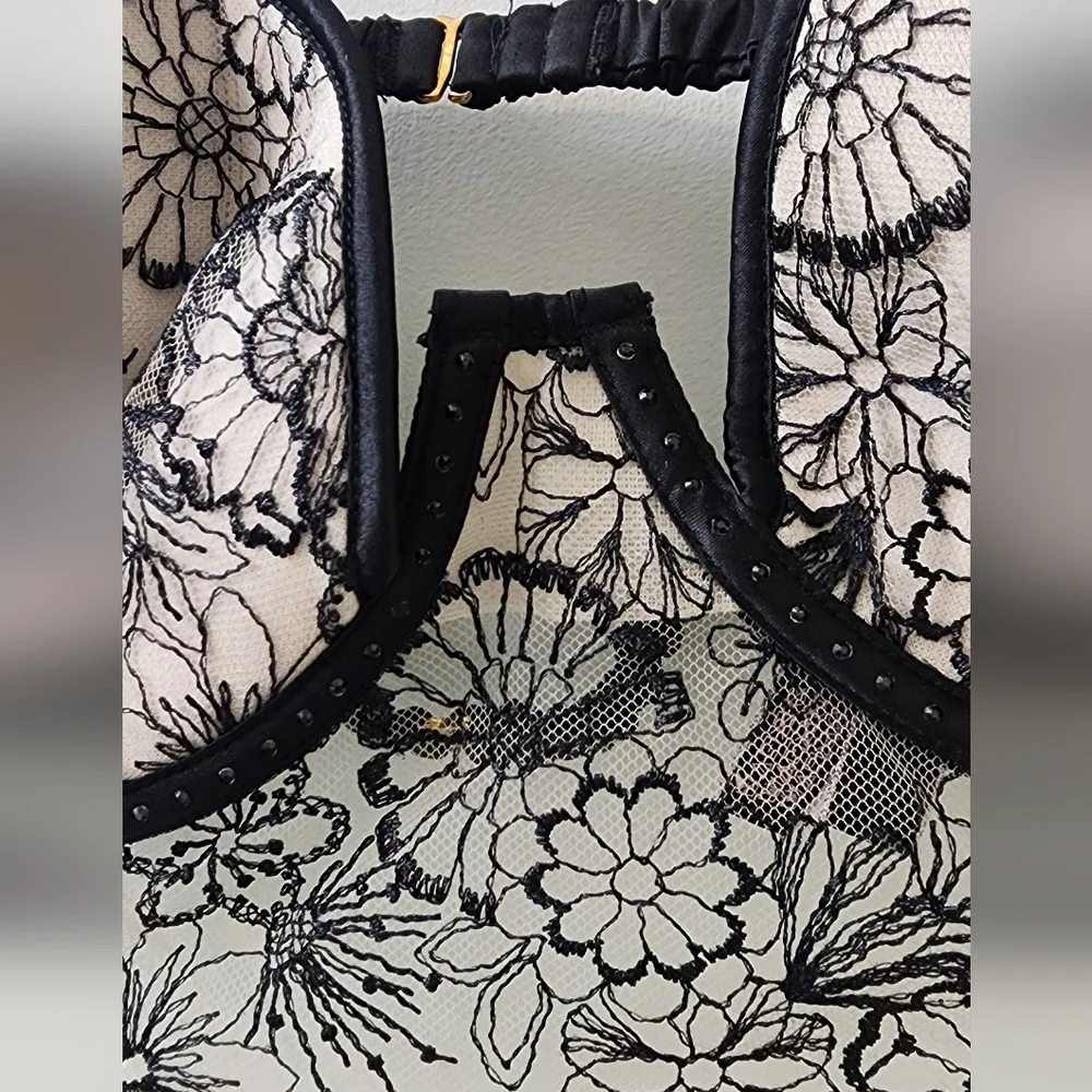 Elegant Black Lace Bustier‎